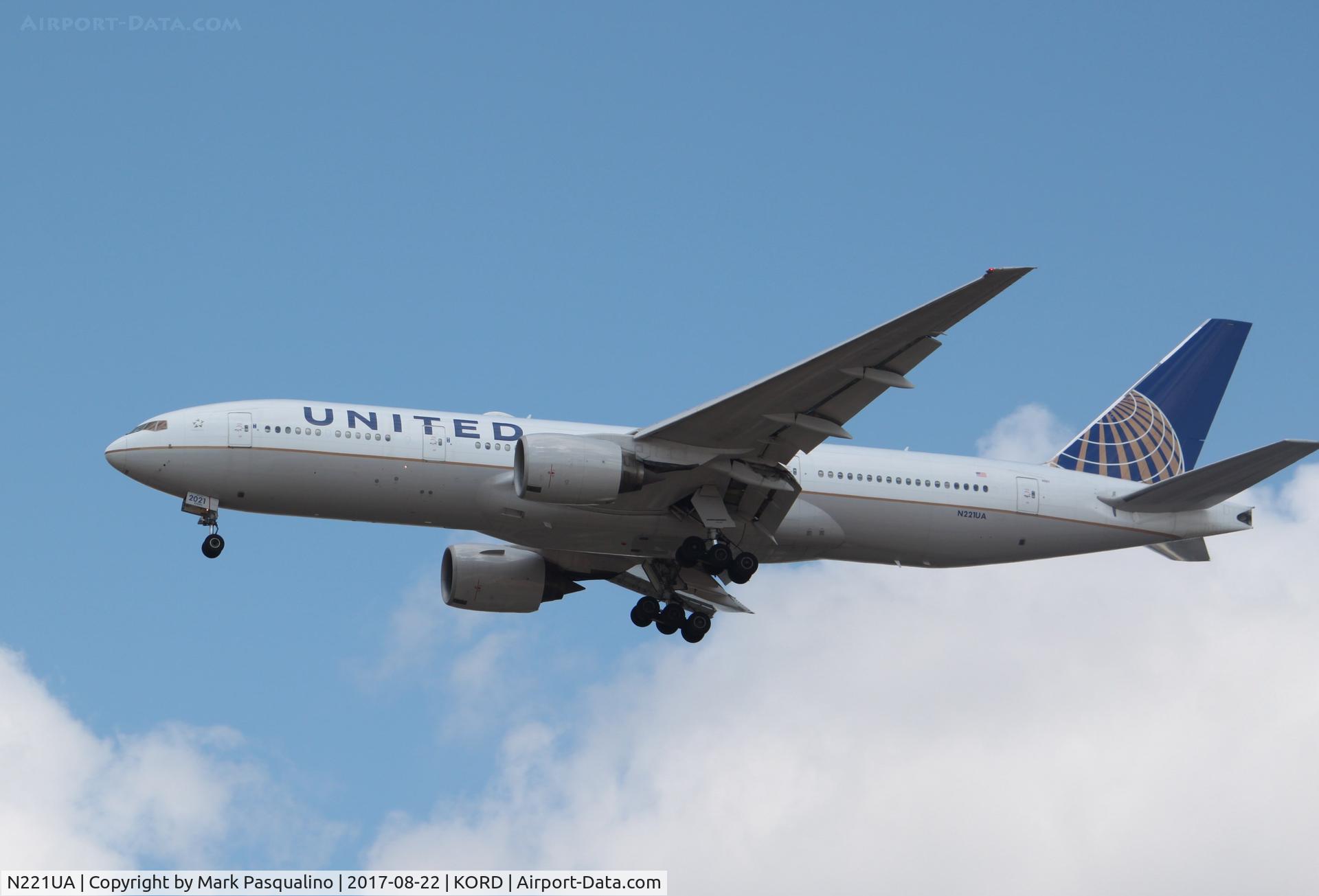 N221UA, 2001 Boeing 777-222 C/N 30552, Boeing 777-200