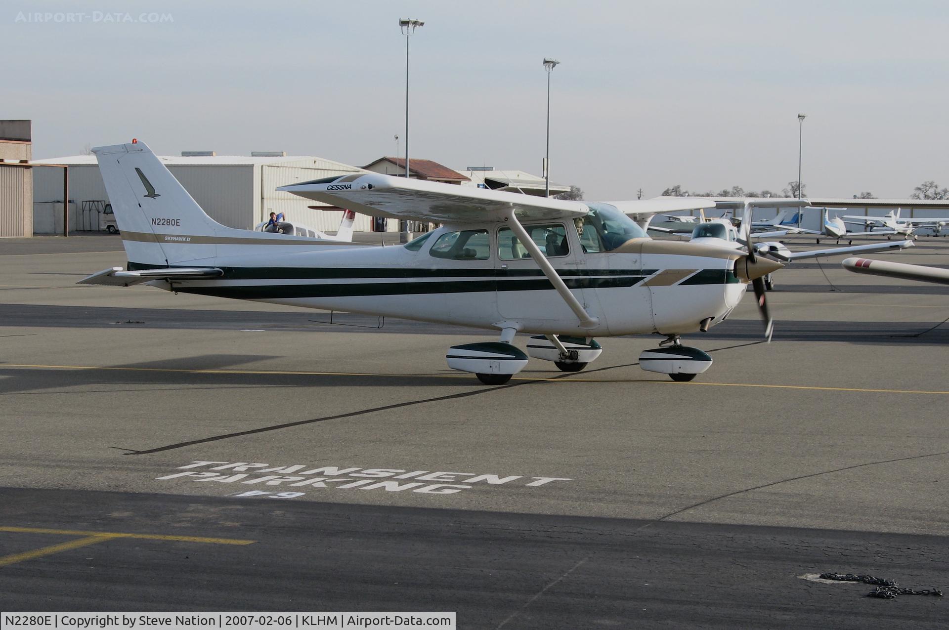 N2280E, 1978 Cessna 172N C/N 17271217, Locally-based 1978 Cessna 172N Skyhawk taxiing @ Lincoln Regional Airport (Karl Harder Field), CA later sold to Dakota Territory Tours, Missoula, MT then de-registered 2011-01-31 as exported to Canada and re-registered C-GCDO 2011-02-28.