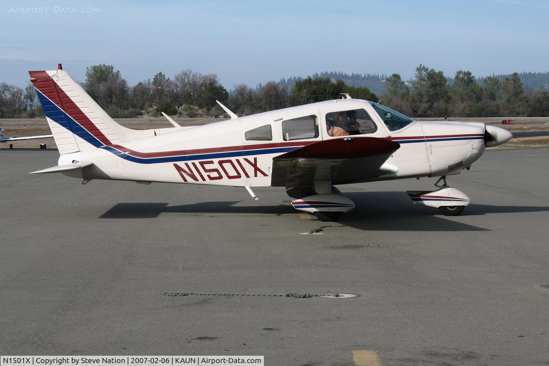 N1501X, 1975 Piper PA-28-180 Cherokee C/N 28-7505235, Visiting 1975 Piper PA-28-180 Cherokee ready to taxi @ Auburn Municipal Airport, CA (registered to new owner in Alpharetta, GA 2011-08-22).
