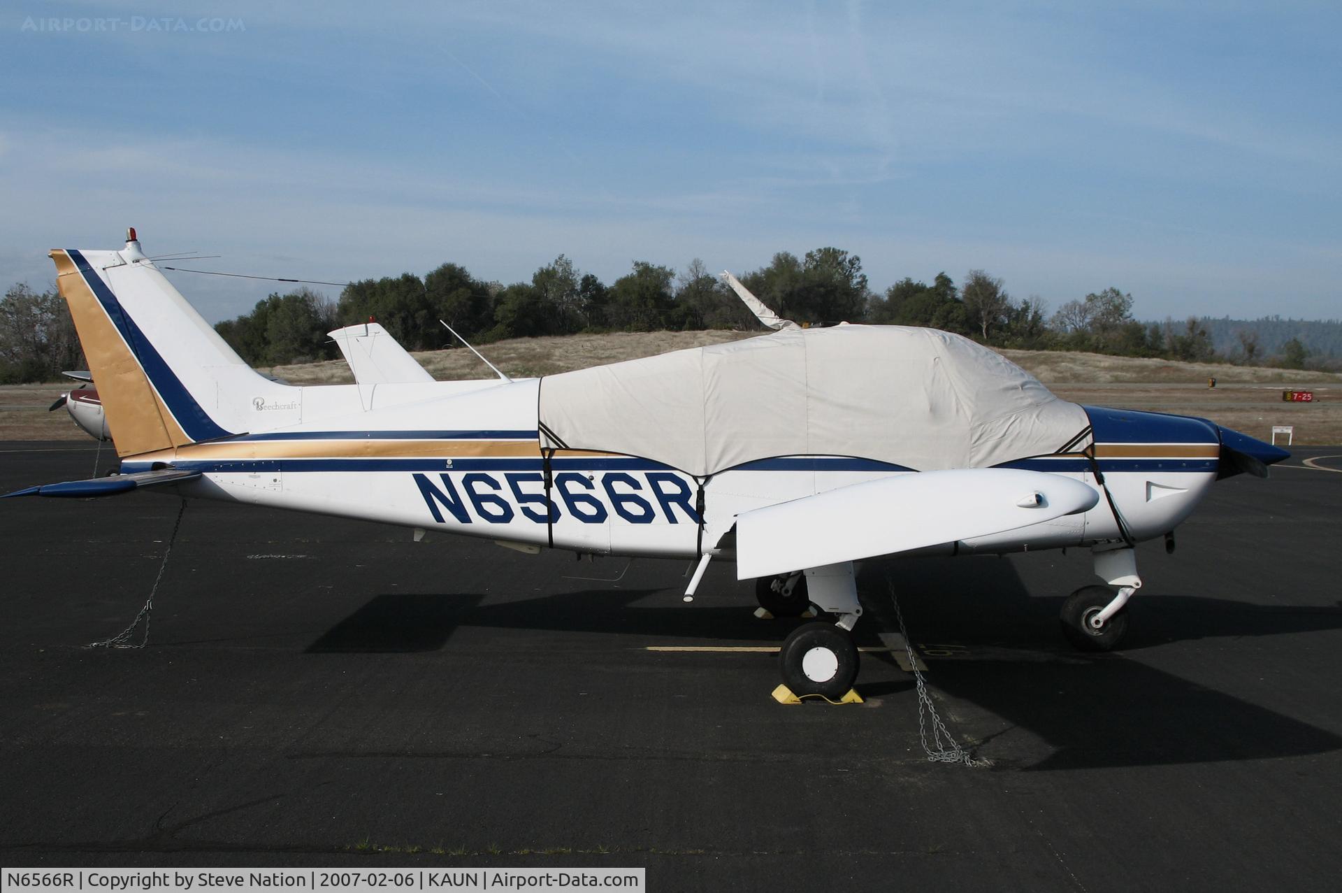 N6566R, 1974 Beech C23 Sundowner 180 C/N M-1593, Locally-based 1974 Beech C23 Muskateer 
