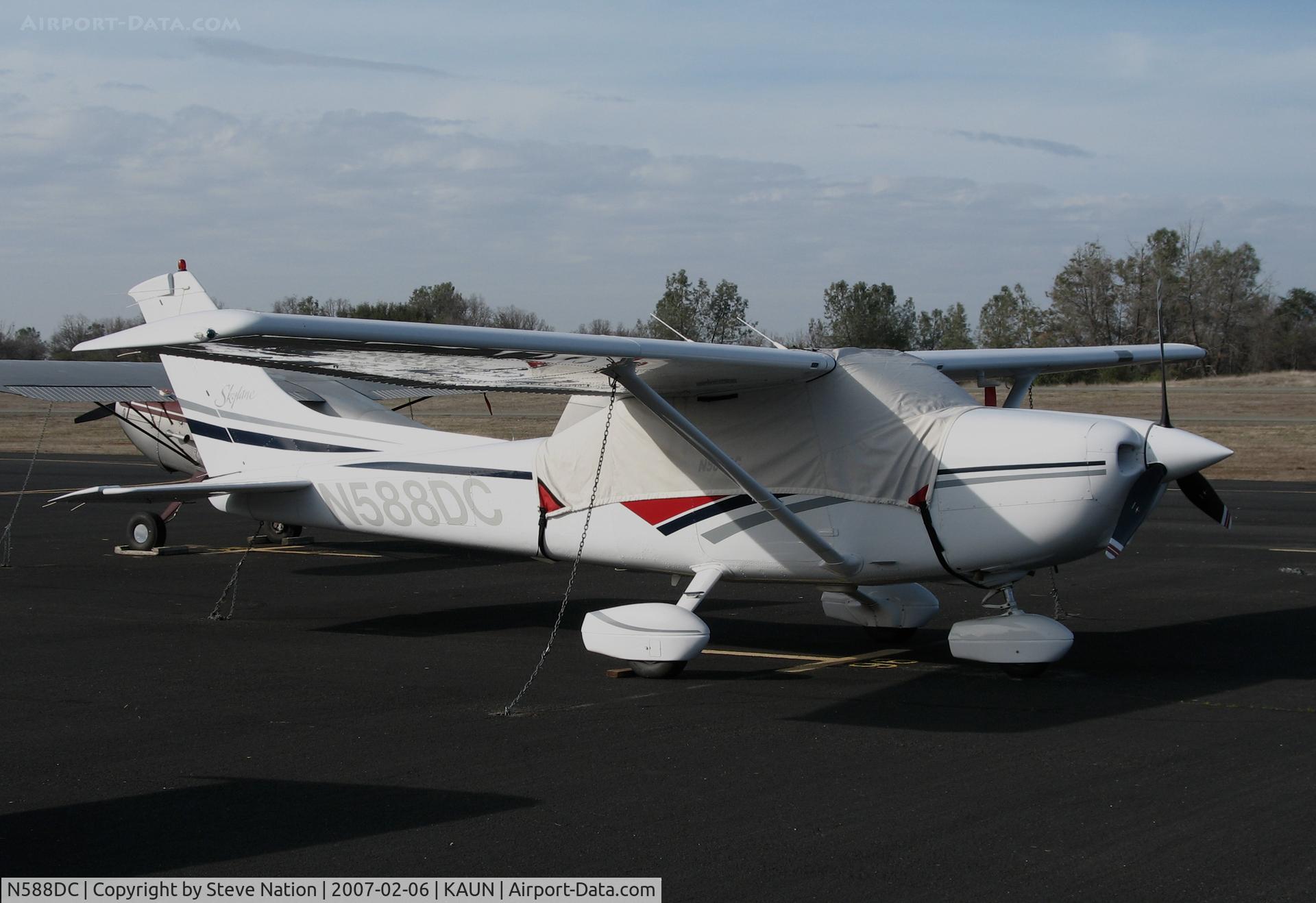 N588DC, 1998 Cessna 182S Skylane C/N 18280243, Locally-based 1998 Cessna 182S Skylane 