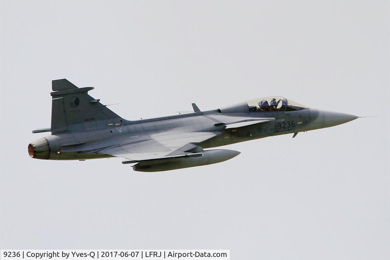 9236, Saab JAS-39C Gripen C/N 39236, Saab JAS-39C Gripen, Take off rwy 26, Landivisiau Naval Air Base (LFRJ) Tiger Meet 2017