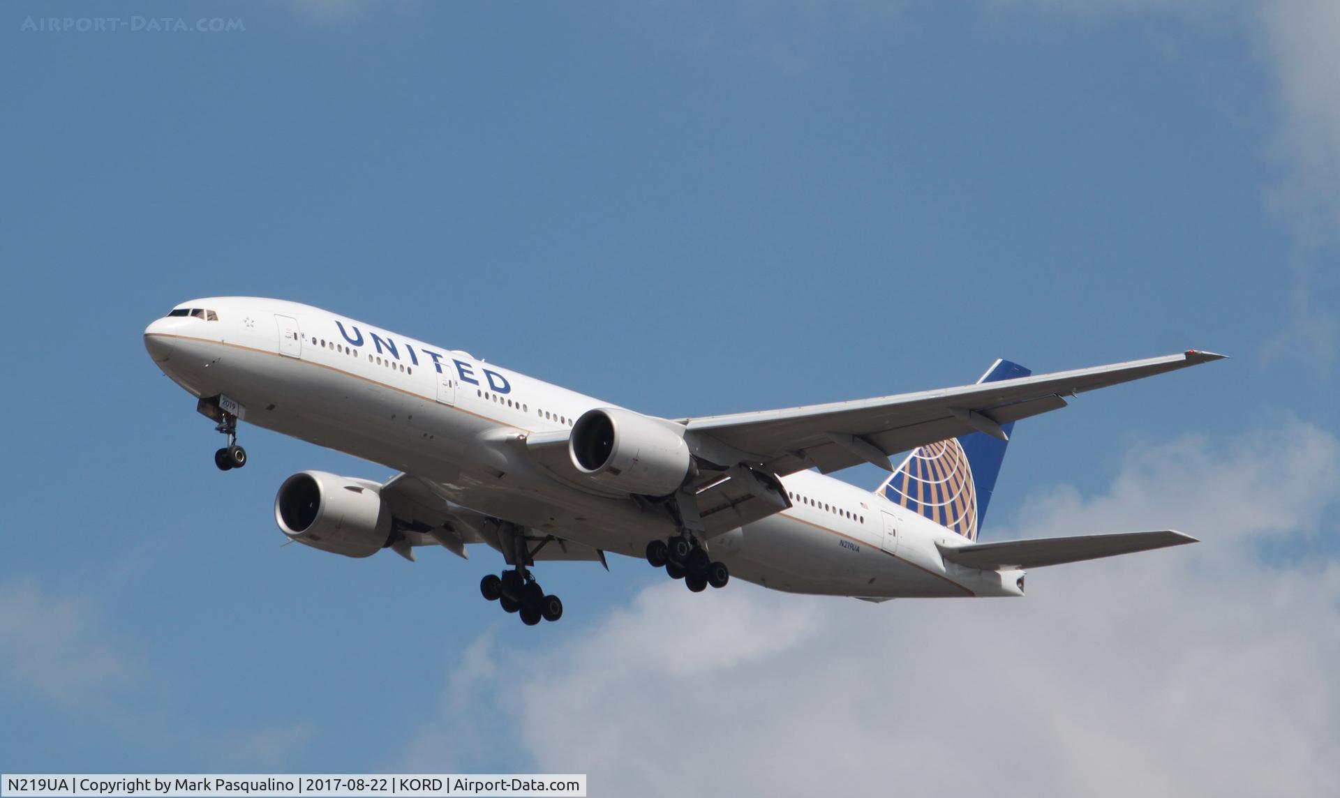 N219UA, 2001 Boeing 777-222 C/N 30551, Boeing 777-200