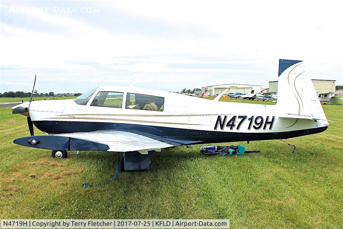 N4719H, 1979 Mooney M20J 201 C/N 24-0821, At Fond du Lac County Airport