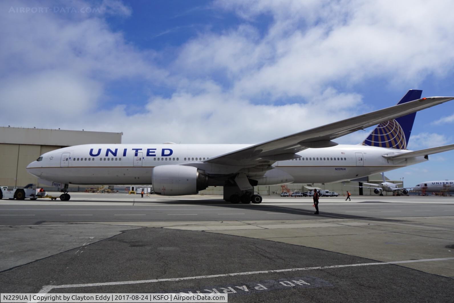 N229UA, 2002 Boeing 777-222 C/N 30557, SFO 2017.