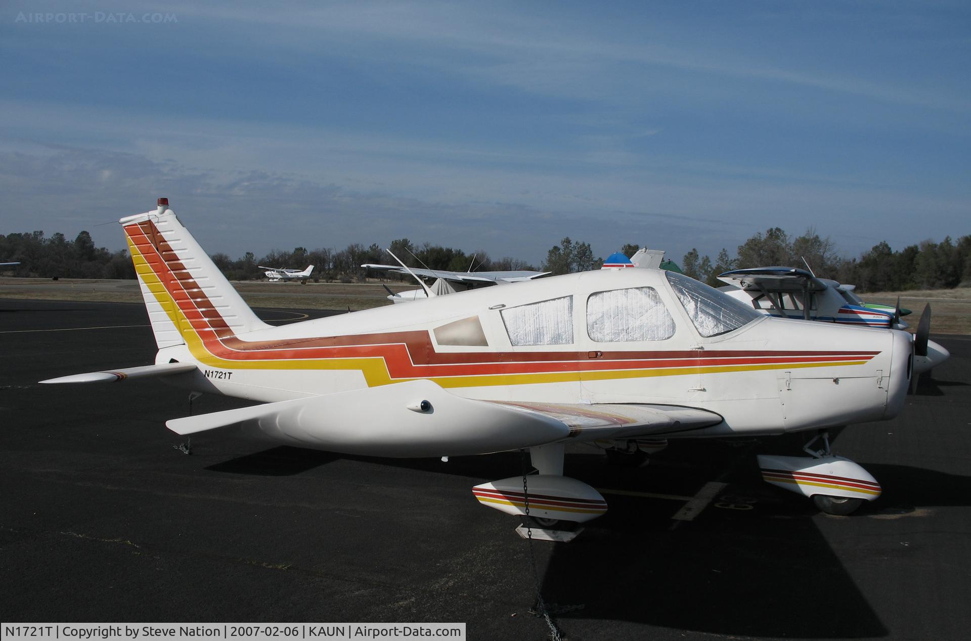 N1721T, 1970 Piper PA-28-140 C/N 28-7125034, Locally-based 1970 Piper PA-28-140 Cherokee @ Auburn Municipal Airport, CA