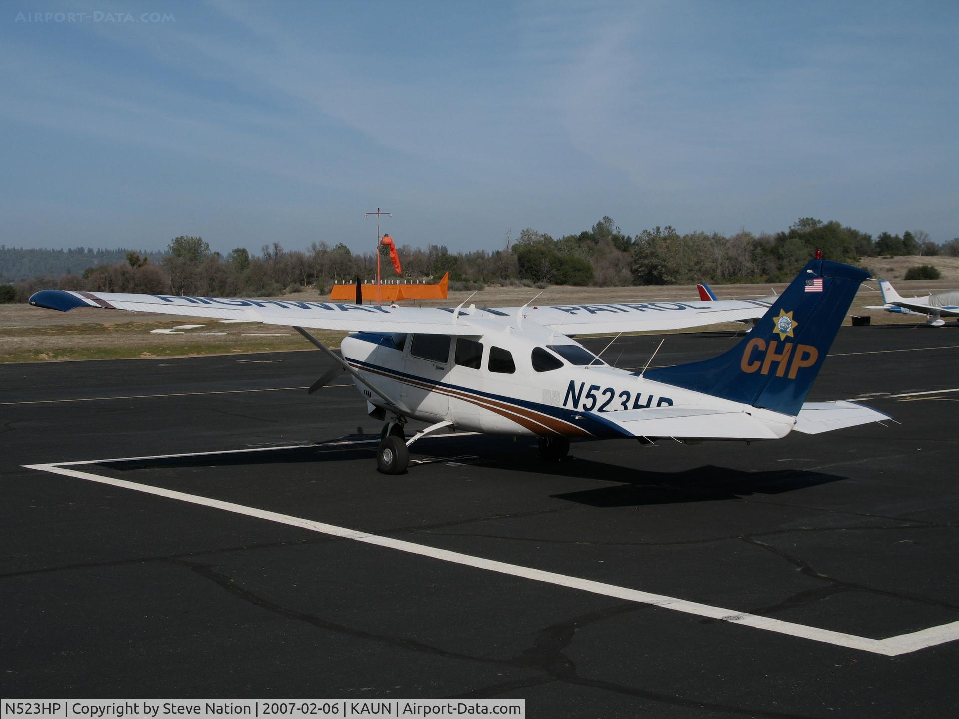 N523HP, 2001 Cessna T206H Turbo Stationair C/N T20608206, California Highway Patrol CHP 2001 Cessna T206H Turbo Stationair showing HIGHWAY PATROL titles on top of wings @ Auburn Municipal Airport, CA home base (to RV Aviation Services, Miami, FL 2016-08-19 then cancelled from USCAR 2016-11-08 as exported to Vene