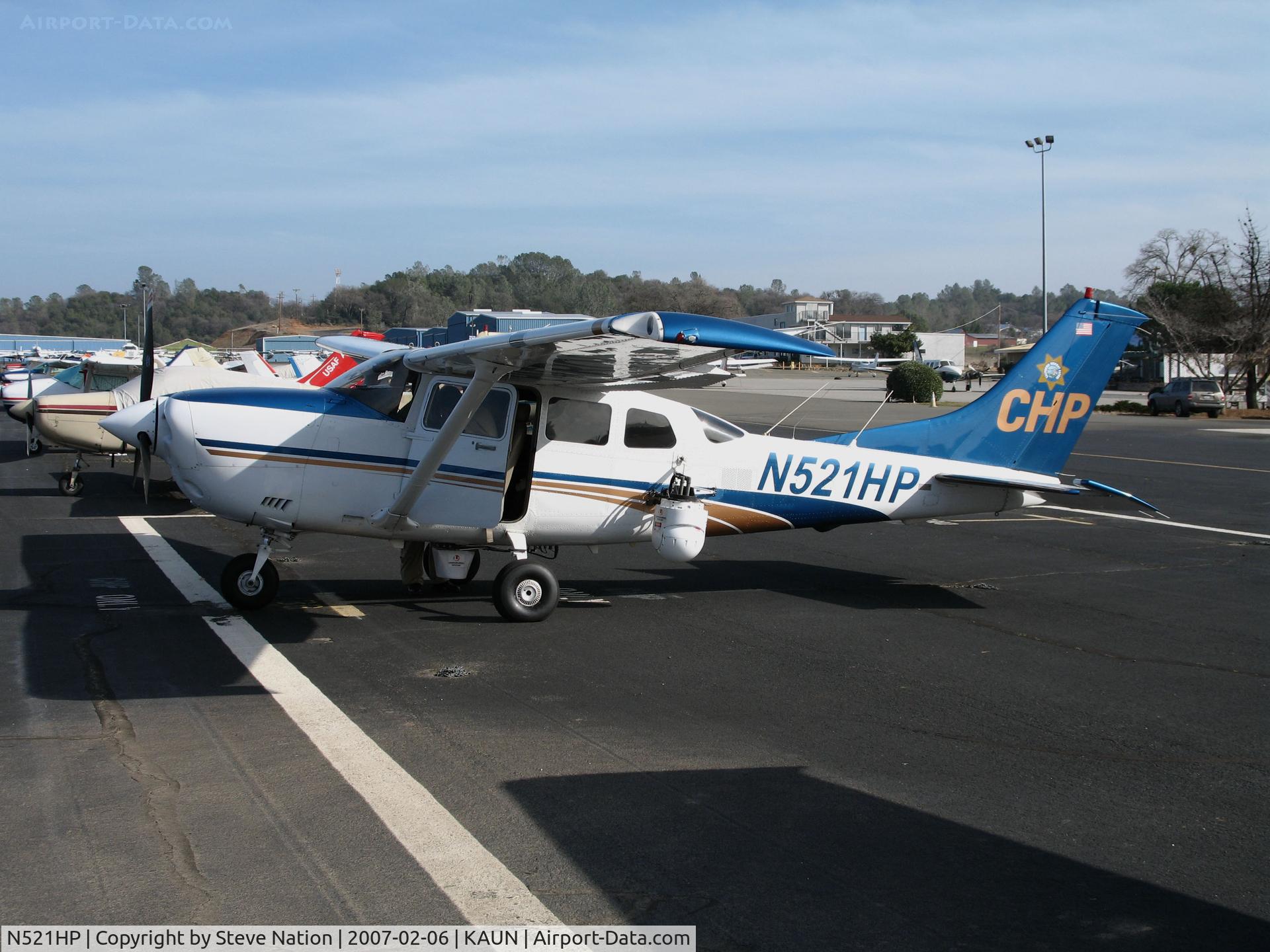 N521HP, 2000 Cessna T206H Turbo Stationair C/N T20608205, Aircrew ready to exit California Highway Patrol CHP 2000 Cessna T206H Turbo Stationair @ Auburn Municipal Airport, CA home base