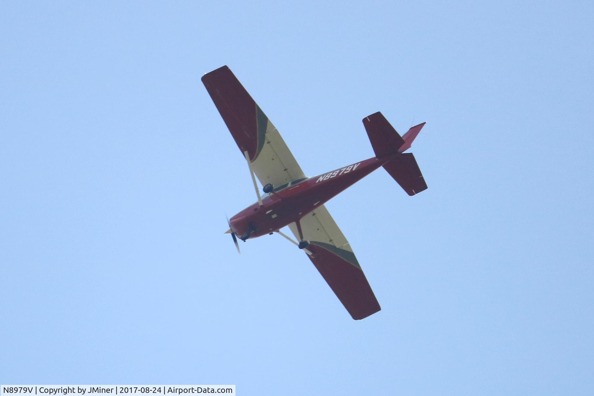 N8979V, 1974 Cessna 172M C/N 17264335, Flying over Bartlett, IL
