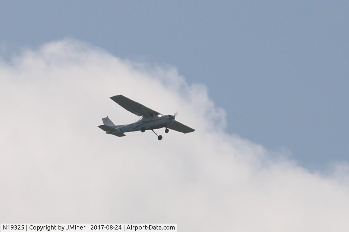 N19325, 1973 Cessna 150L C/N 15074339, Flying over Bartlett, IL.