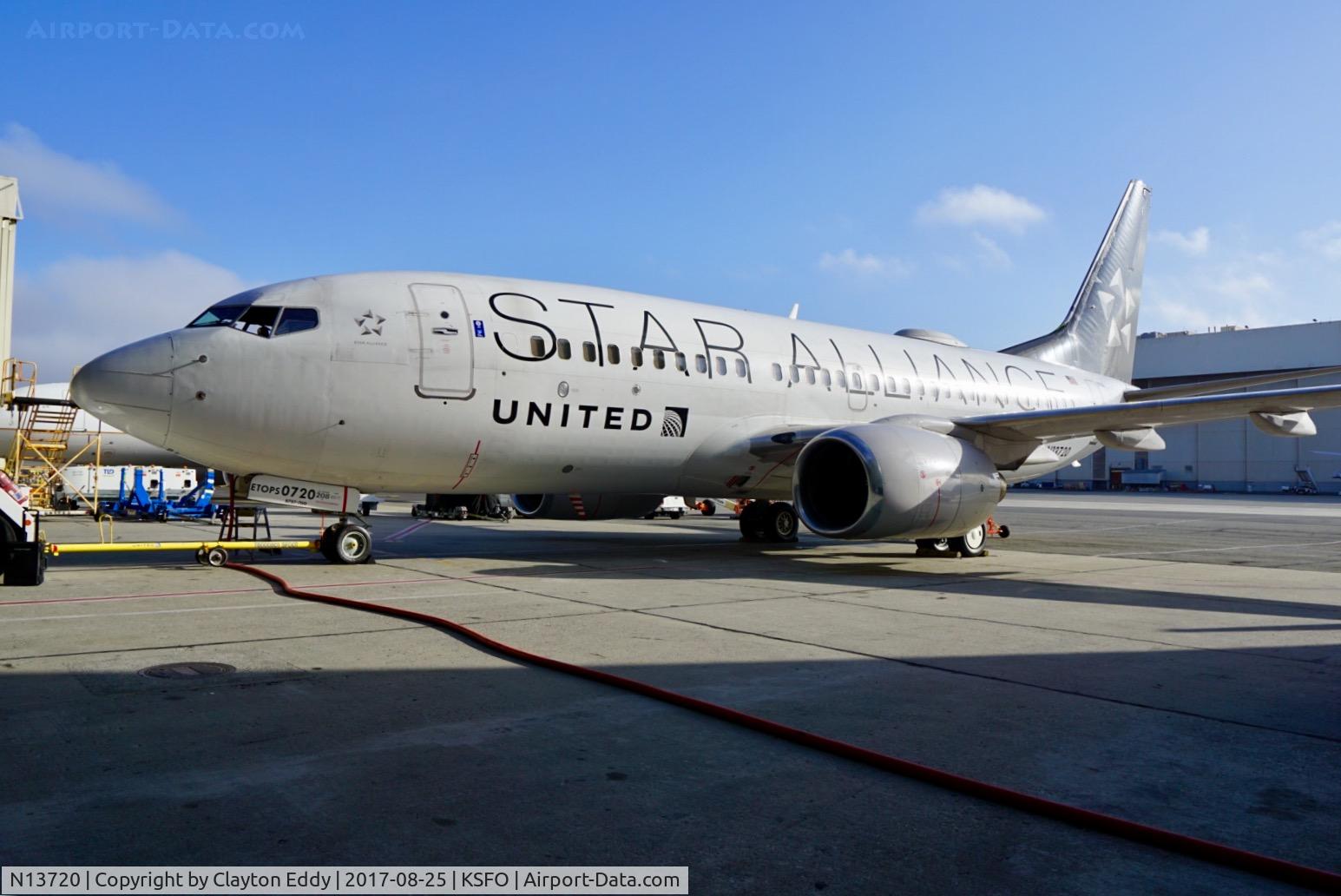 N13720, 1999 Boeing 737-724 C/N 28939, SFO 2017.
