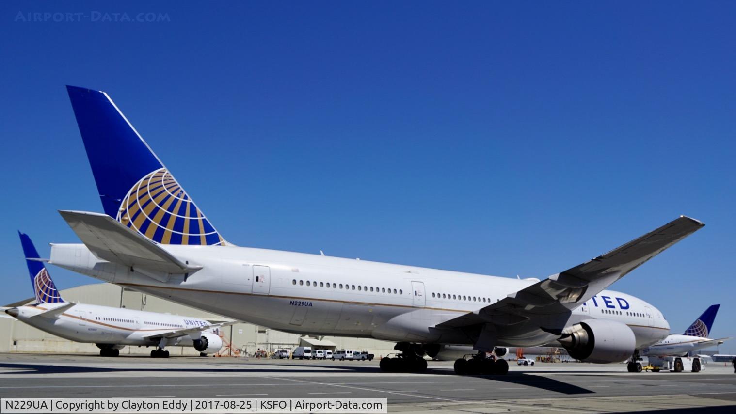 N229UA, 2002 Boeing 777-222 C/N 30557, SFO 2017.
