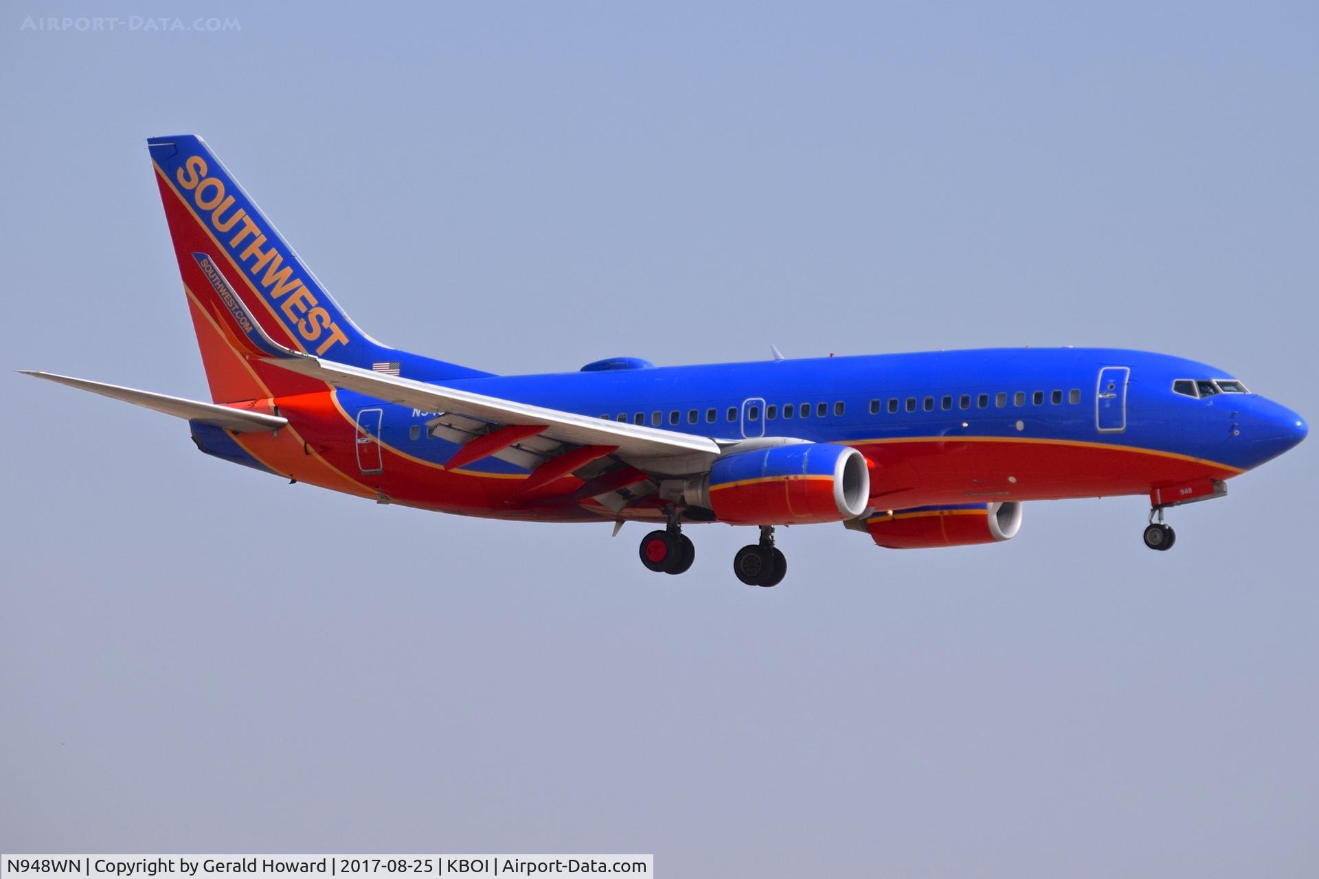 N948WN, 2010 Boeing 737-7H4 C/N 36662, On approach for RWY 10R.