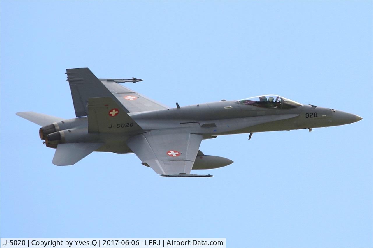 J-5020, McDonnell Douglas F/A-18C Hornet C/N 1369/SFC020, Swiss Air Force McDonnell Douglas FA-18C Hornet, Take off rwy 26, Landivisiau Naval Air Base (LFRJ) Tiger Meet 2017