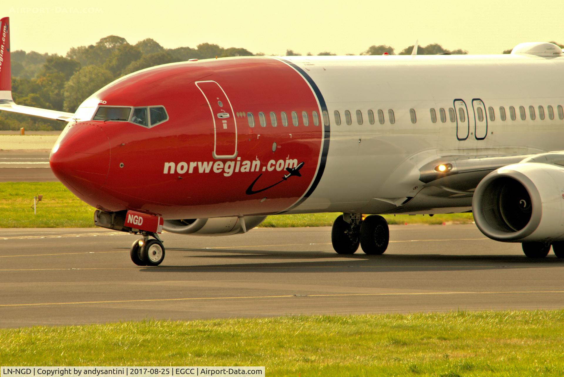 LN-NGD, 2012 Boeing 737-8JP C/N 39049/4161, landed on 23R  now taxing to its gate/stand