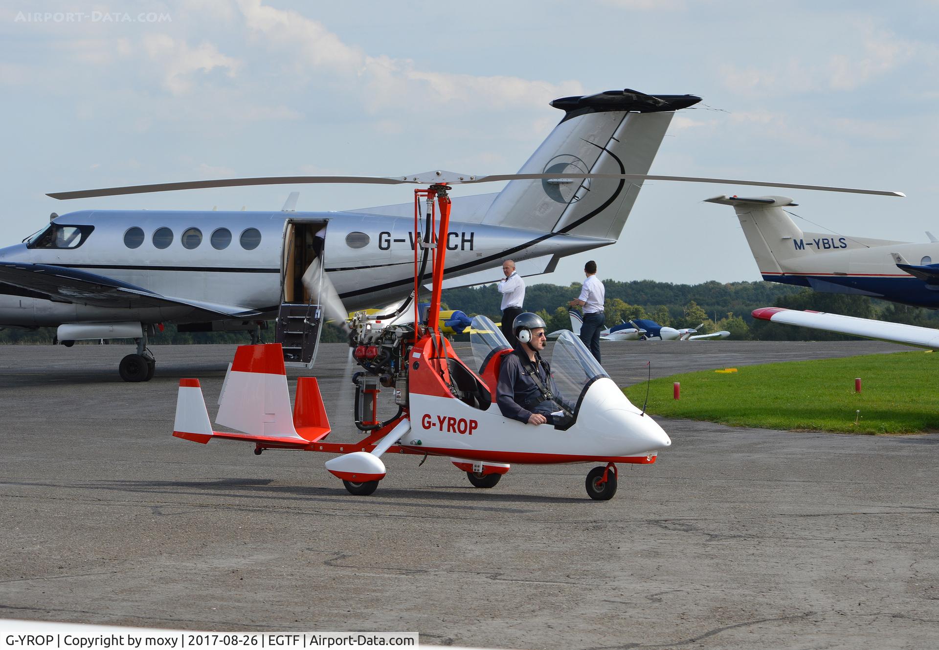 G-YROP, 2009 Magni Gyro M-16C Tandem Trainer C/N 16-09-5344, Magni Gyro M-16C Tandem Trainer at Fairoaks.