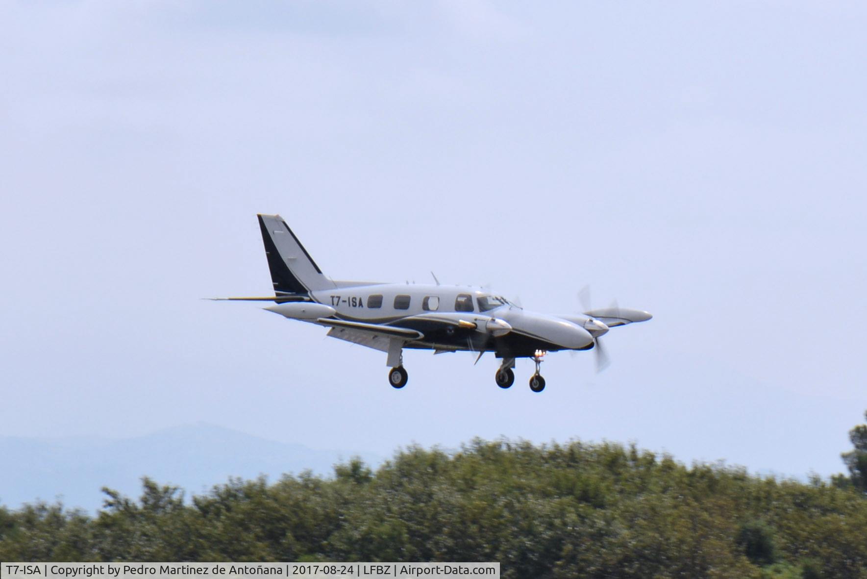 T7-ISA, 1979 Piper PA-31T1 Cheyenne I C/N 31T-7904014, Aéroport  Biarritz-Anglet-Bayonne