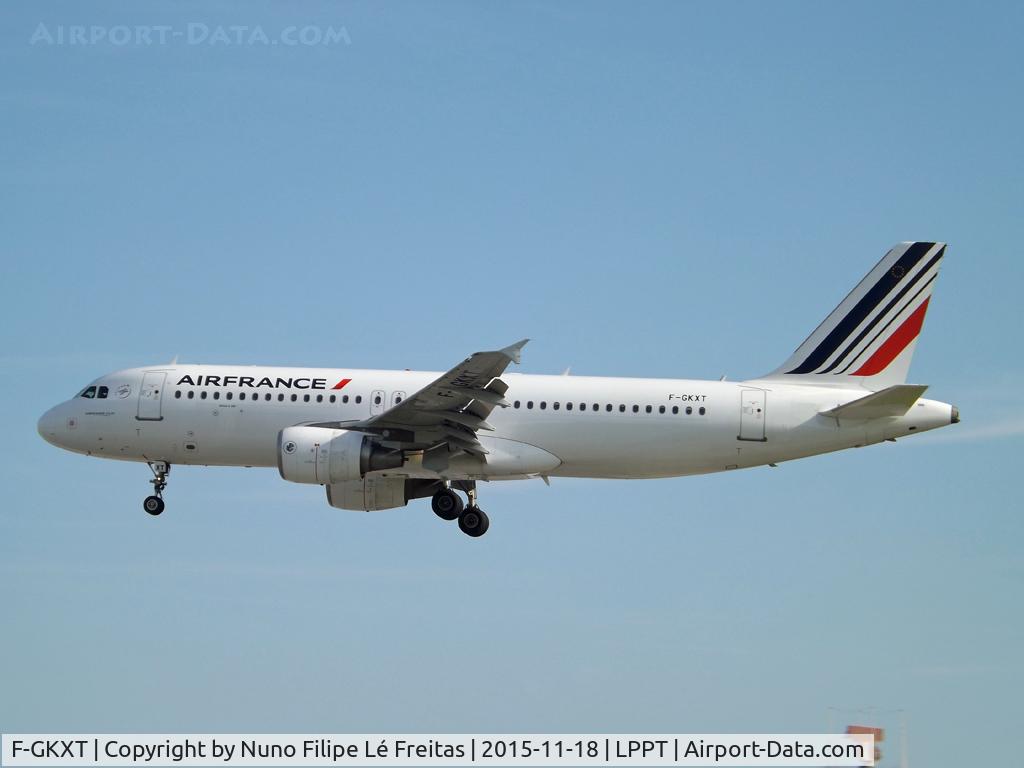F-GKXT, 2009 Airbus A320-214 C/N 3859, Ready for landing.