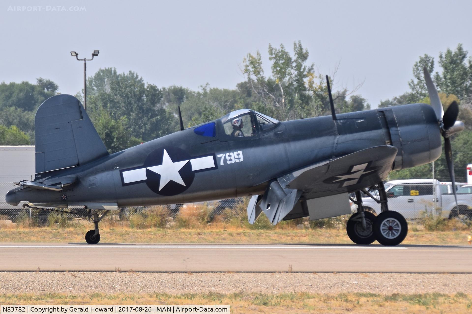 N83782, 1942 Vought F4U-1 Corsair C/N 3884 (Bu 17799), Landing RWY 29.