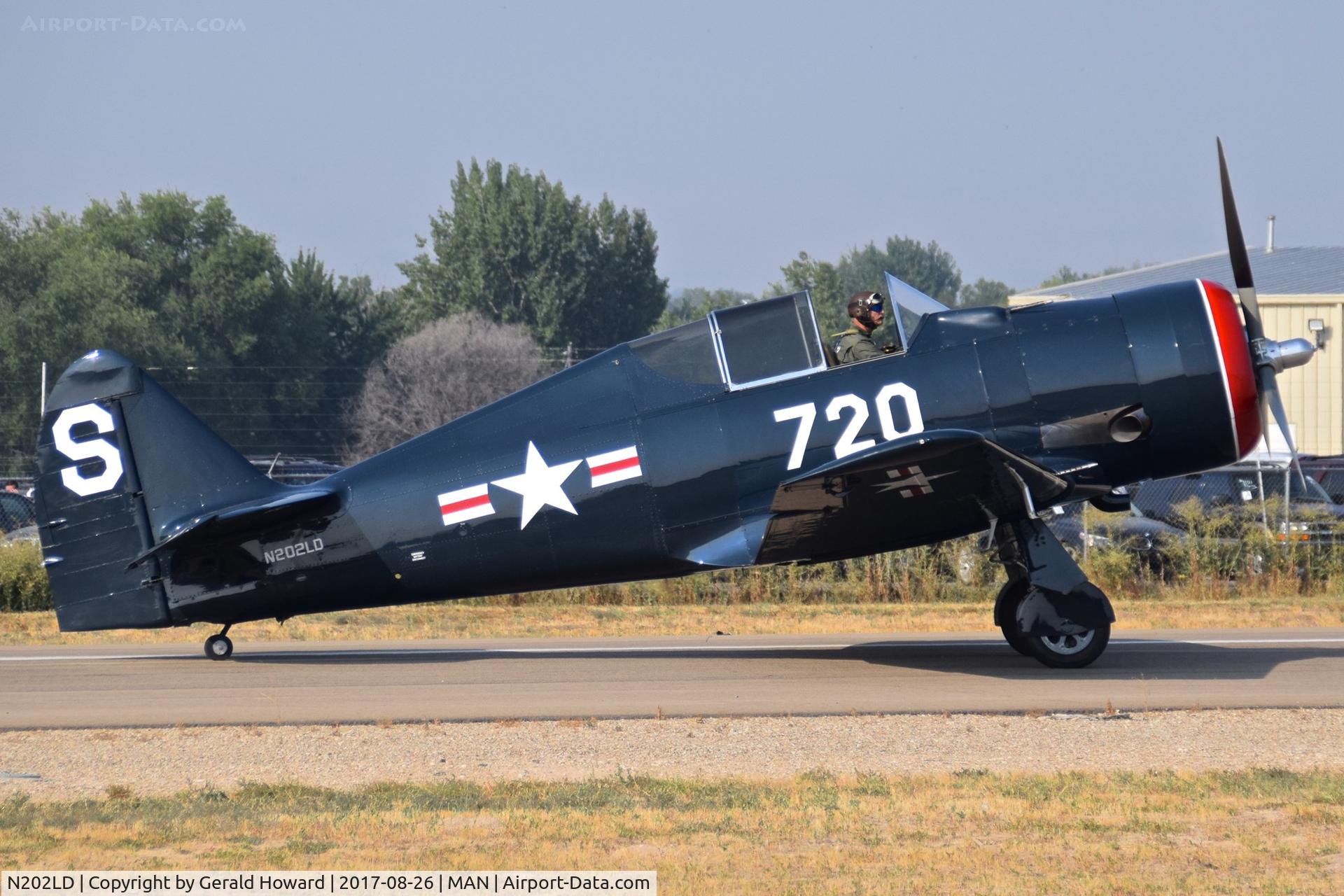 N202LD, 1952 North American NA-50 (replica) C/N 20470, Landing roll out on RWY 29.