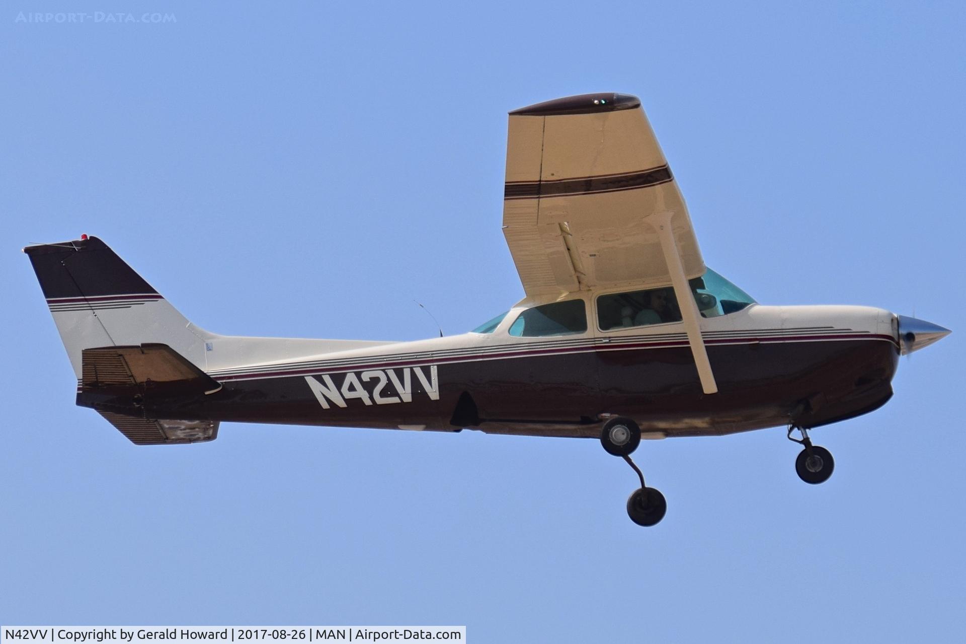 N42VV, 1980 Cessna 172RG Cutlass RG C/N 172RG0703, Departing RWY 29.