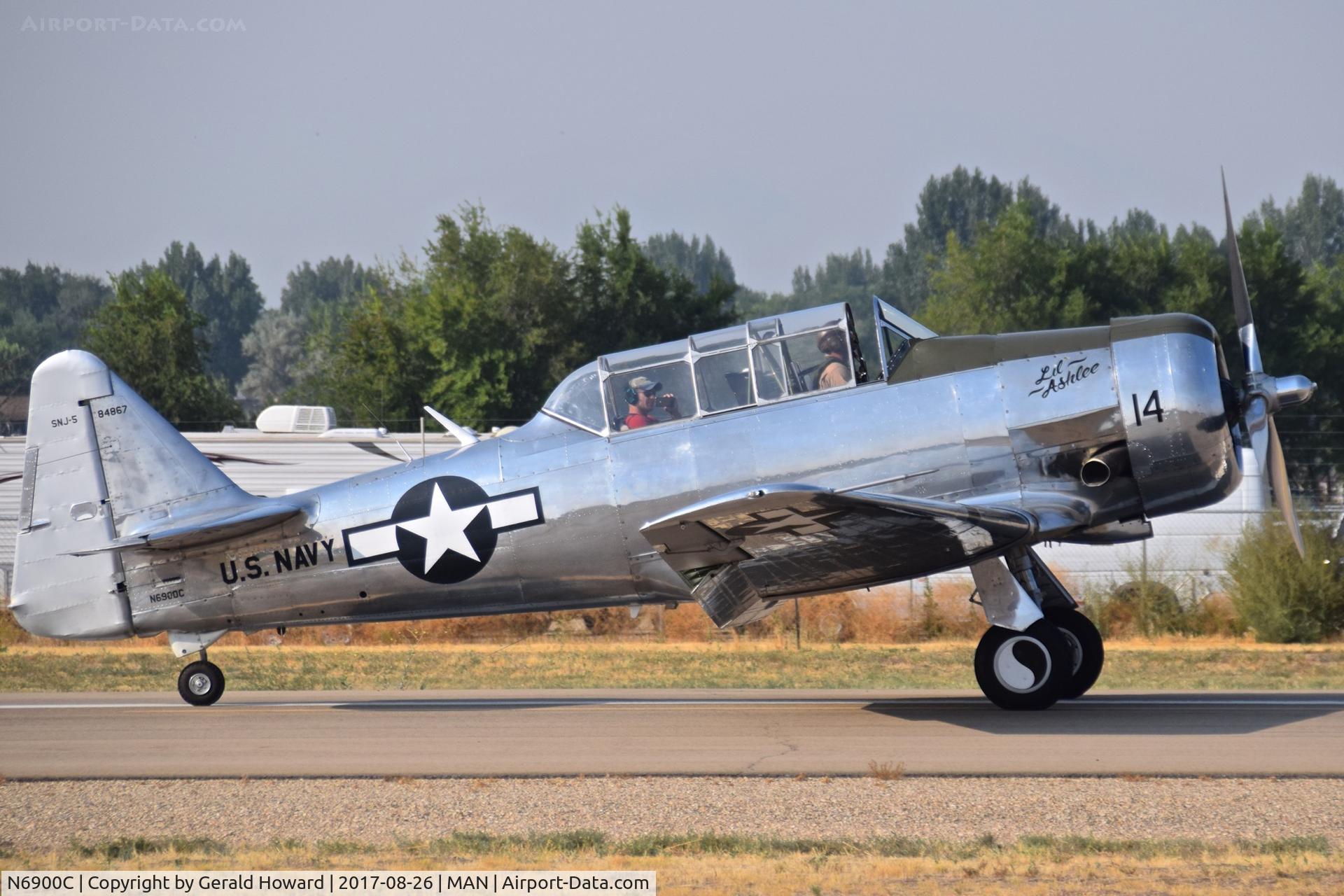 N6900C, 1944 North American SNJ-5 Texan C/N 84867, Landing roll out on RWY 29.