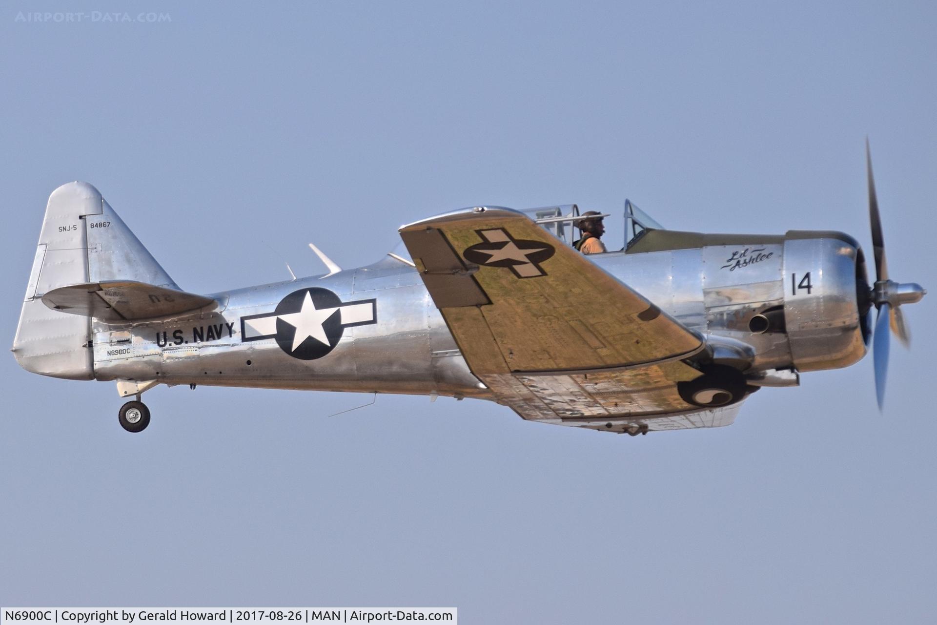 N6900C, 1944 North American SNJ-5 Texan C/N 84867, Departing RWY 29.