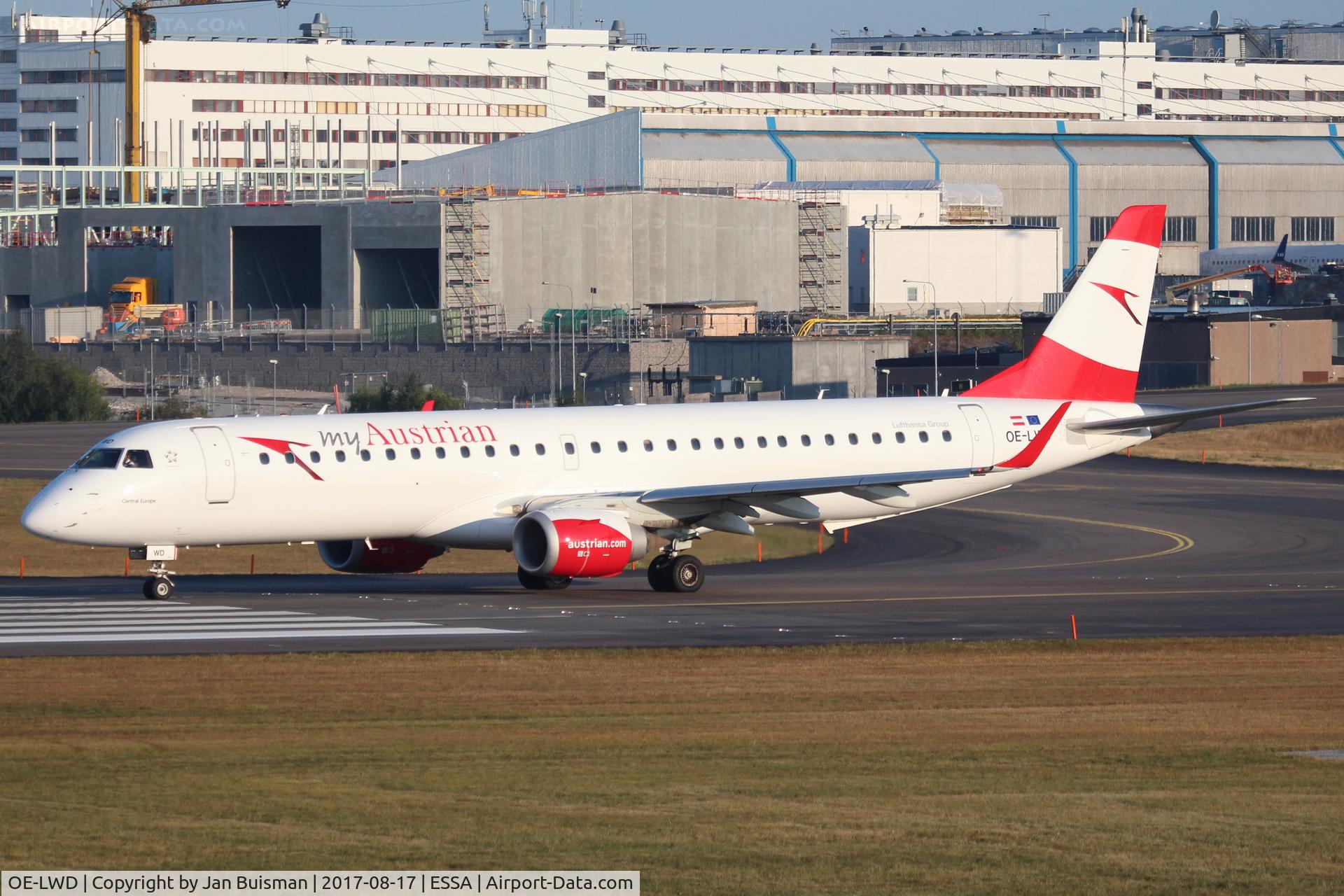 OE-LWD, 2011 Embraer 195LR (ERJ-190-200LR) C/N 19000411, myAustrian