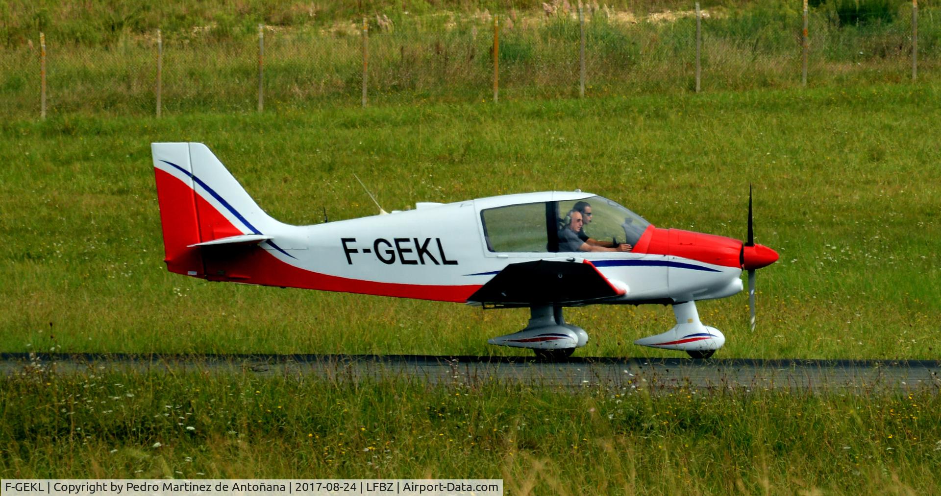 F-GEKL, Robin DR-400-120 C/N 1736, Aéroport  Biarritz-Anglet-Bayonne