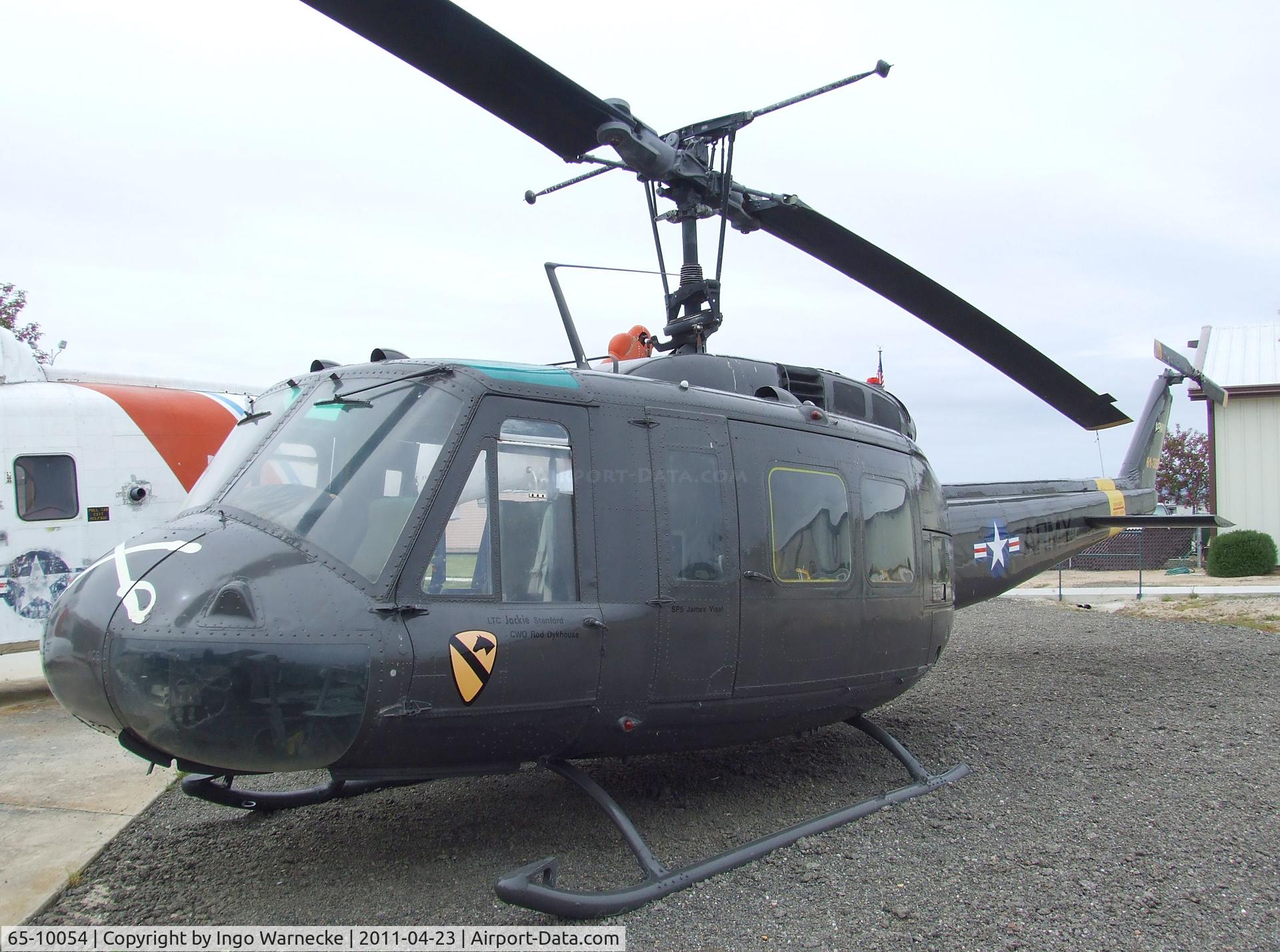 65-10054, 1965 Bell UH-1D Iroquois C/N 5098, Bell UH-1D Iroquois at the Estrella Warbirds Museum, Paso Robles CA