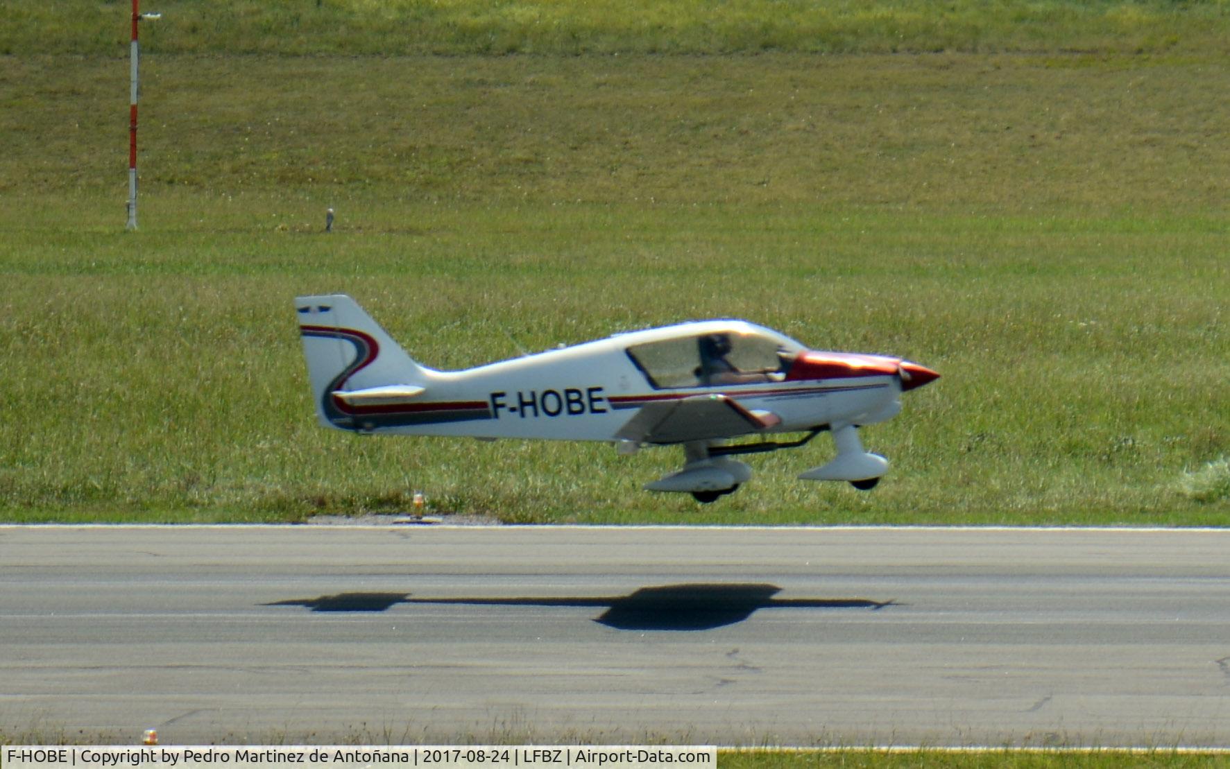 F-HOBE, 2004 Robin DR-400-140B Major C/N 2567, Aéroport  Biarritz-Anglet-Bayonne