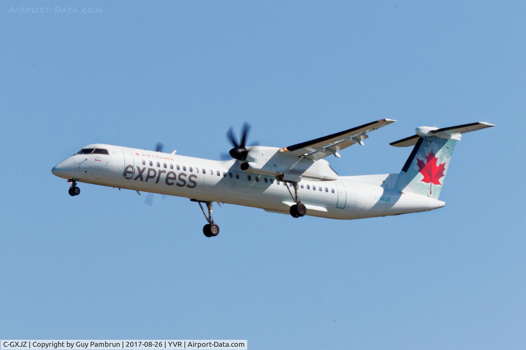 C-GXJZ, 2016 De Havilland Canada DHC-8-402 Dash 8 C/N 4523, Landing