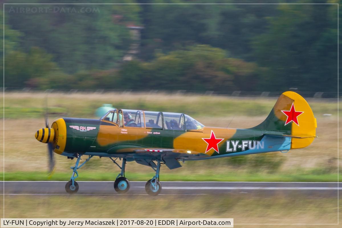 LY-FUN, 1986 Yakovlev Yak-52 C/N 867211, akovlev Yak-52