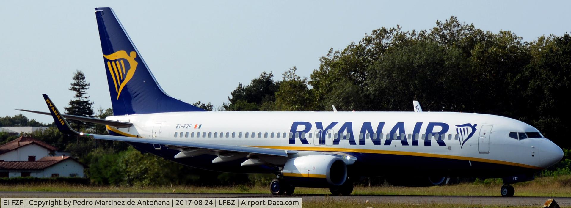 EI-FZF, 2017 Boeing 737-8AS C/N 44779, Aéroport  Biarritz-Anglet-Bayonne