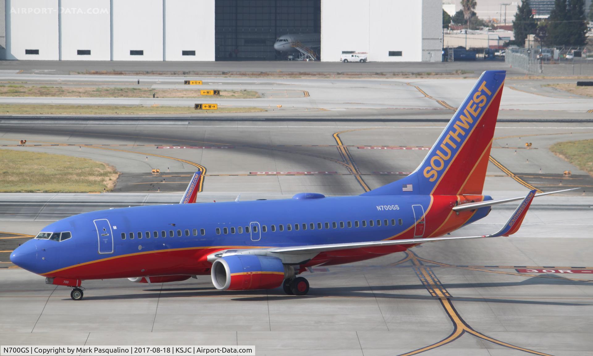 N700GS, 1997 Boeing 737-7H4 C/N 27835, Boeing 737-700