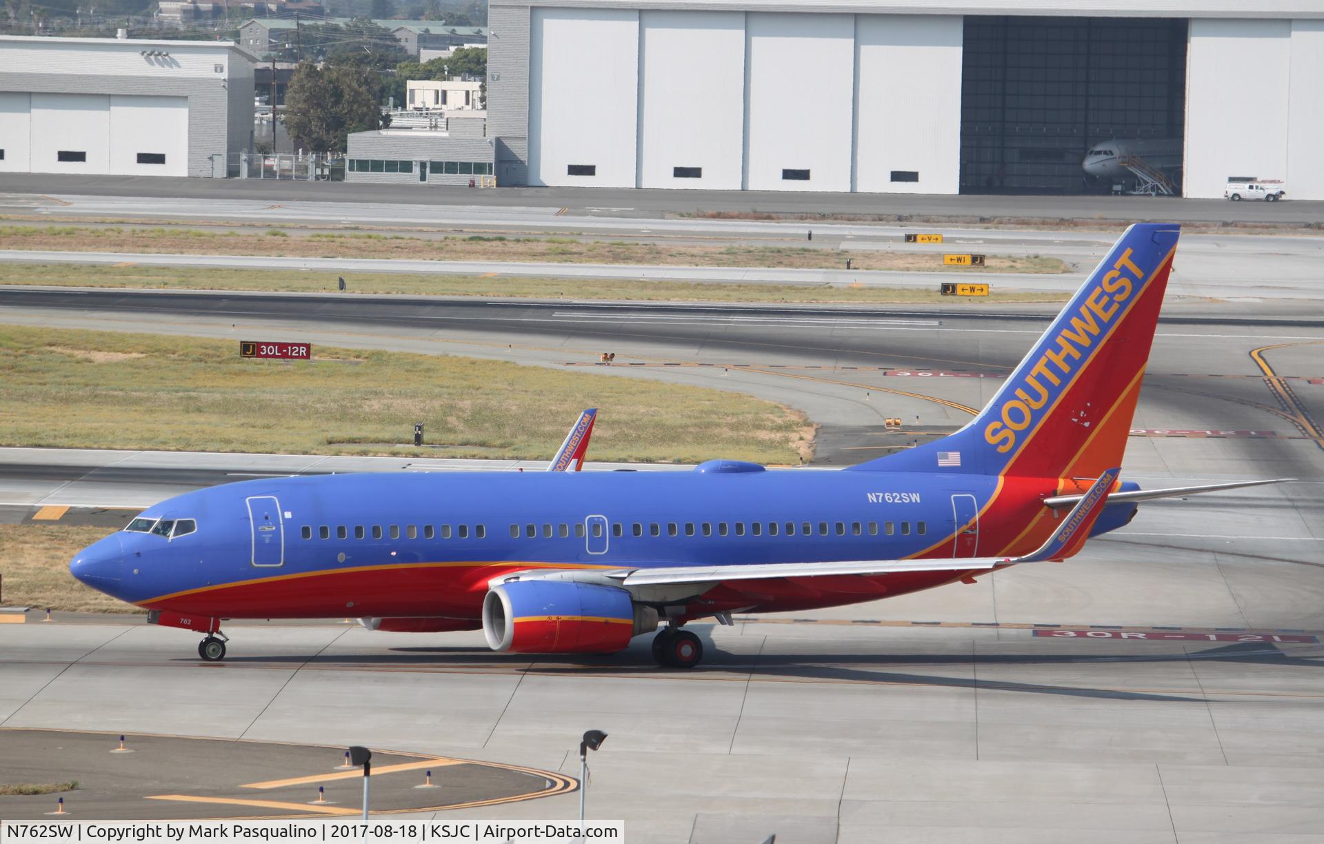 N762SW, 2000 Boeing 737-7H4 C/N 27876, Boeing 737-700