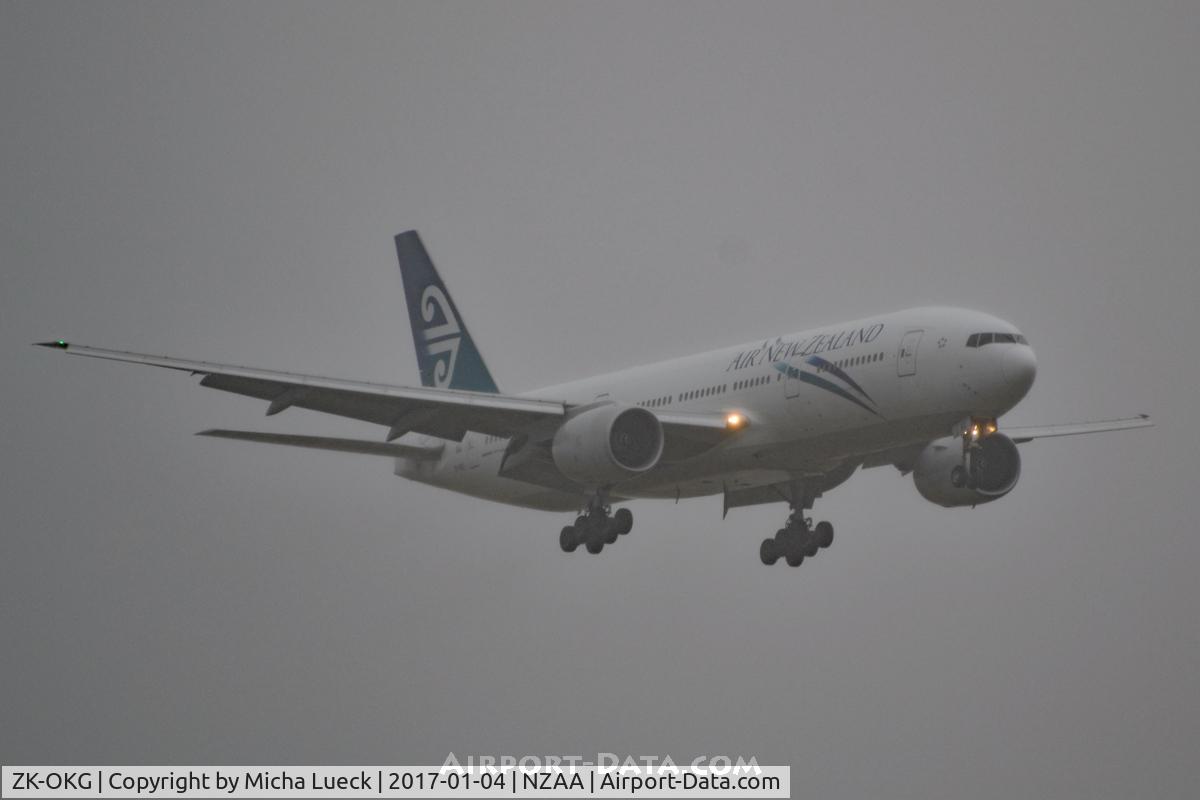 ZK-OKG, 2006 Boeing 777-219 C/N 29403, Pea soup in Auckland