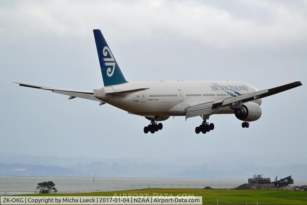 ZK-OKG, 2006 Boeing 777-219 C/N 29403, At Auckland
