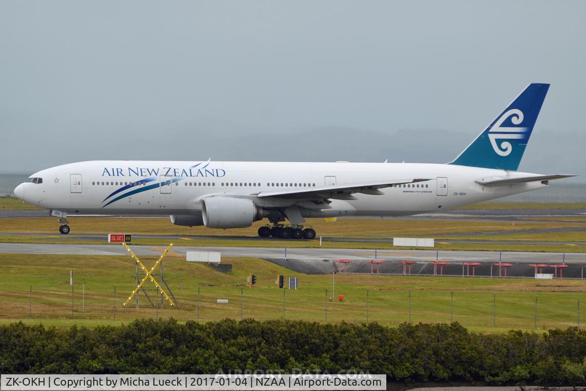 ZK-OKH, 2007 Boeing 777-219/ER C/N 34379, At Auckland