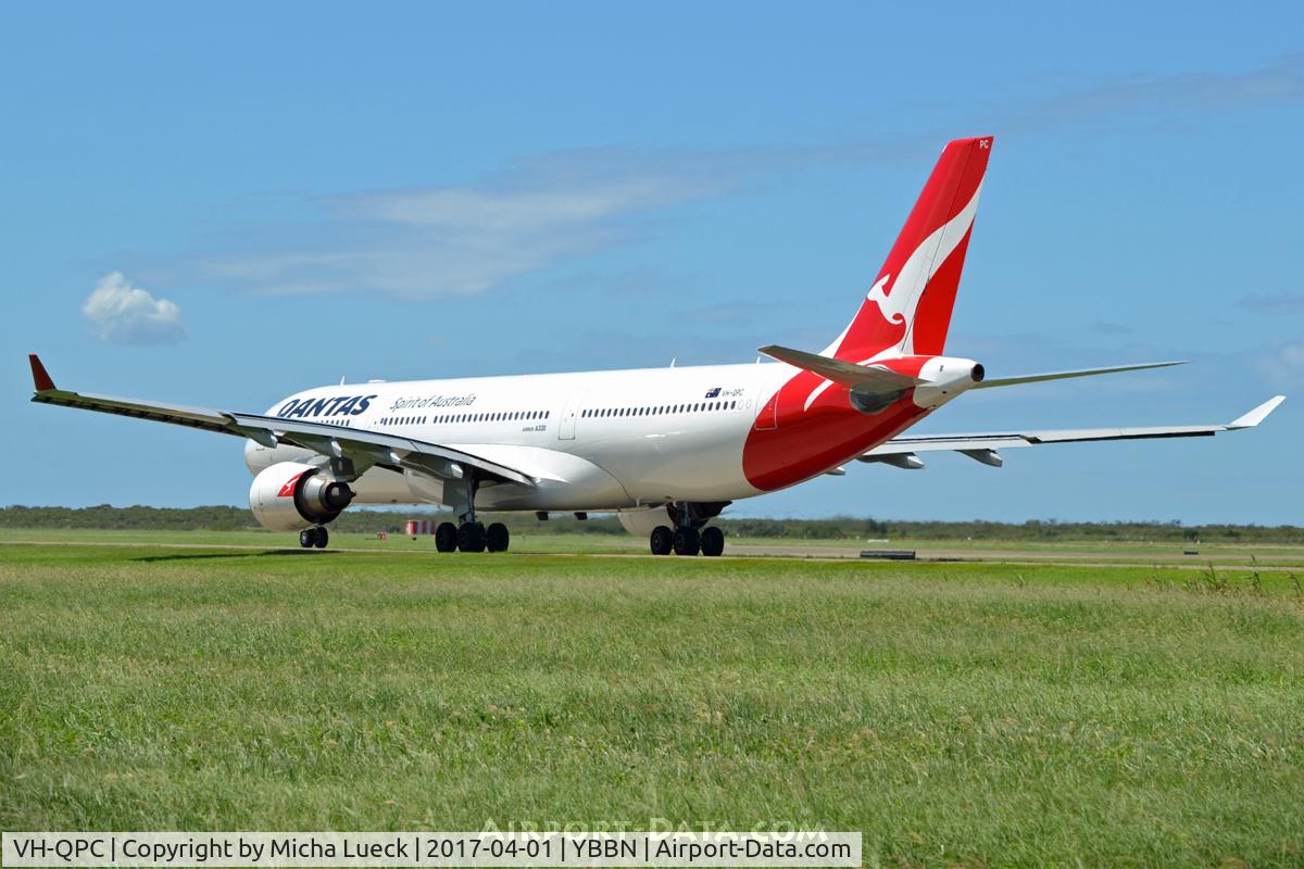 VH-QPC, 2003 Airbus A330-303 C/N 564, At Brisbane