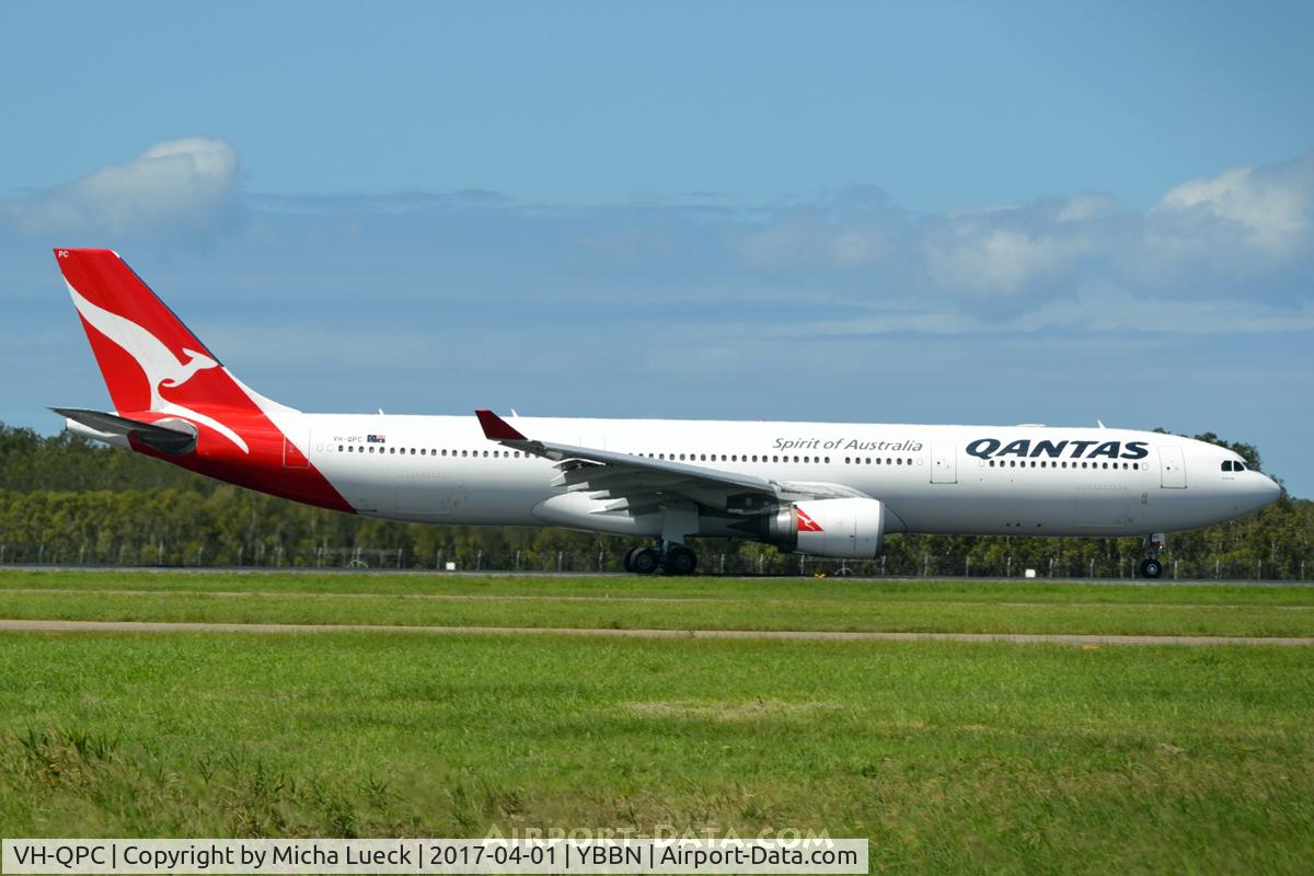 VH-QPC, 2003 Airbus A330-303 C/N 564, At Brisbane