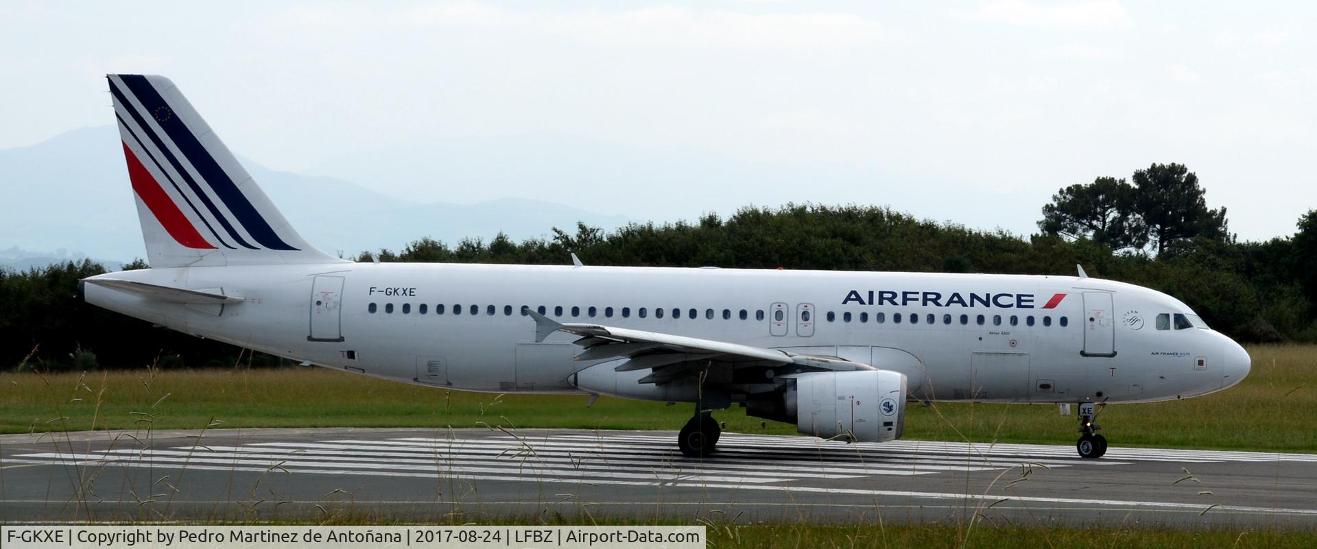 F-GKXE, 2002 Airbus A320-214 C/N 1879, Aéroport  Biarritz-Anglet-Bayonne