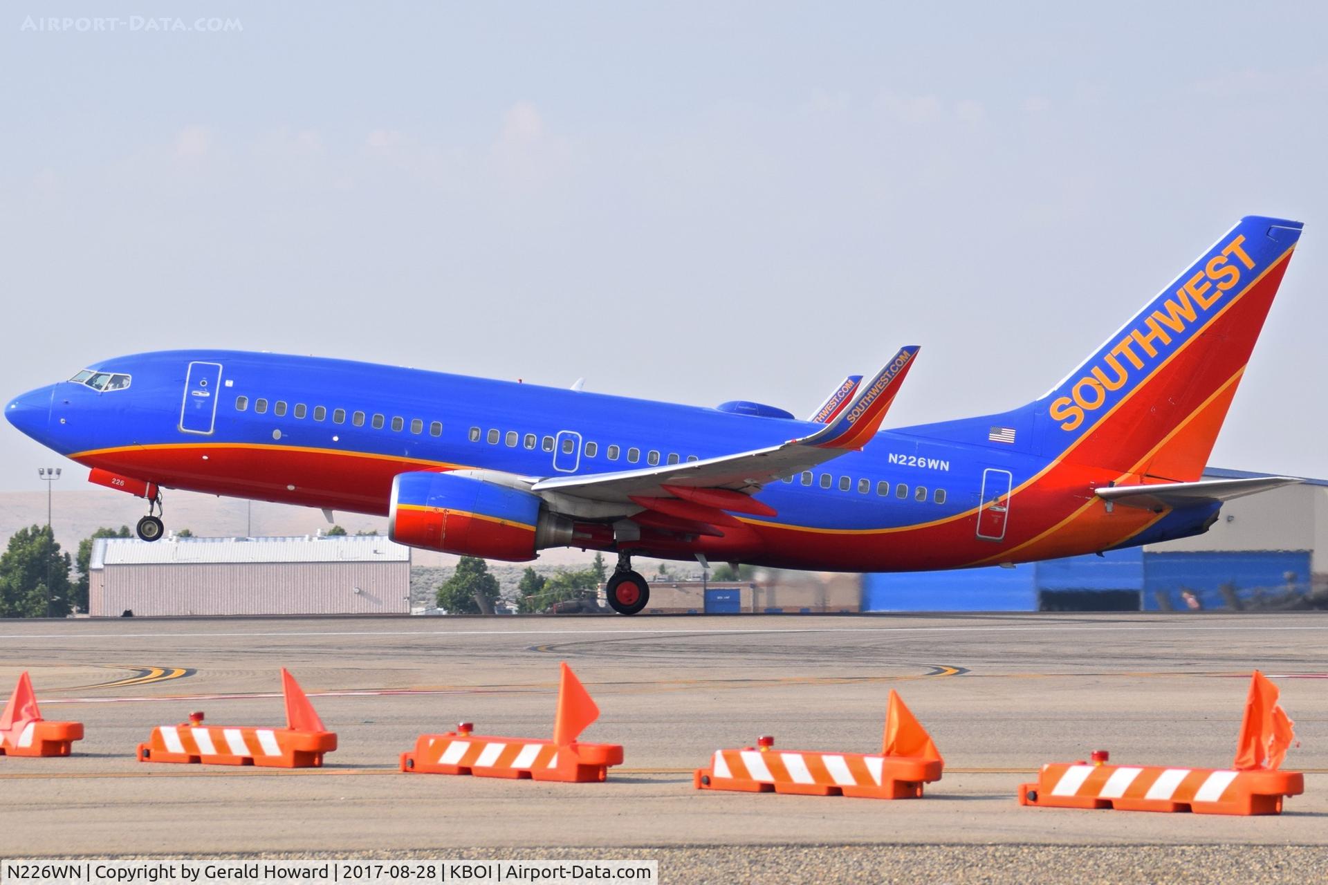 N226WN, 2005 Boeing 737-7H4 C/N 32494, Departing RWY 10L.