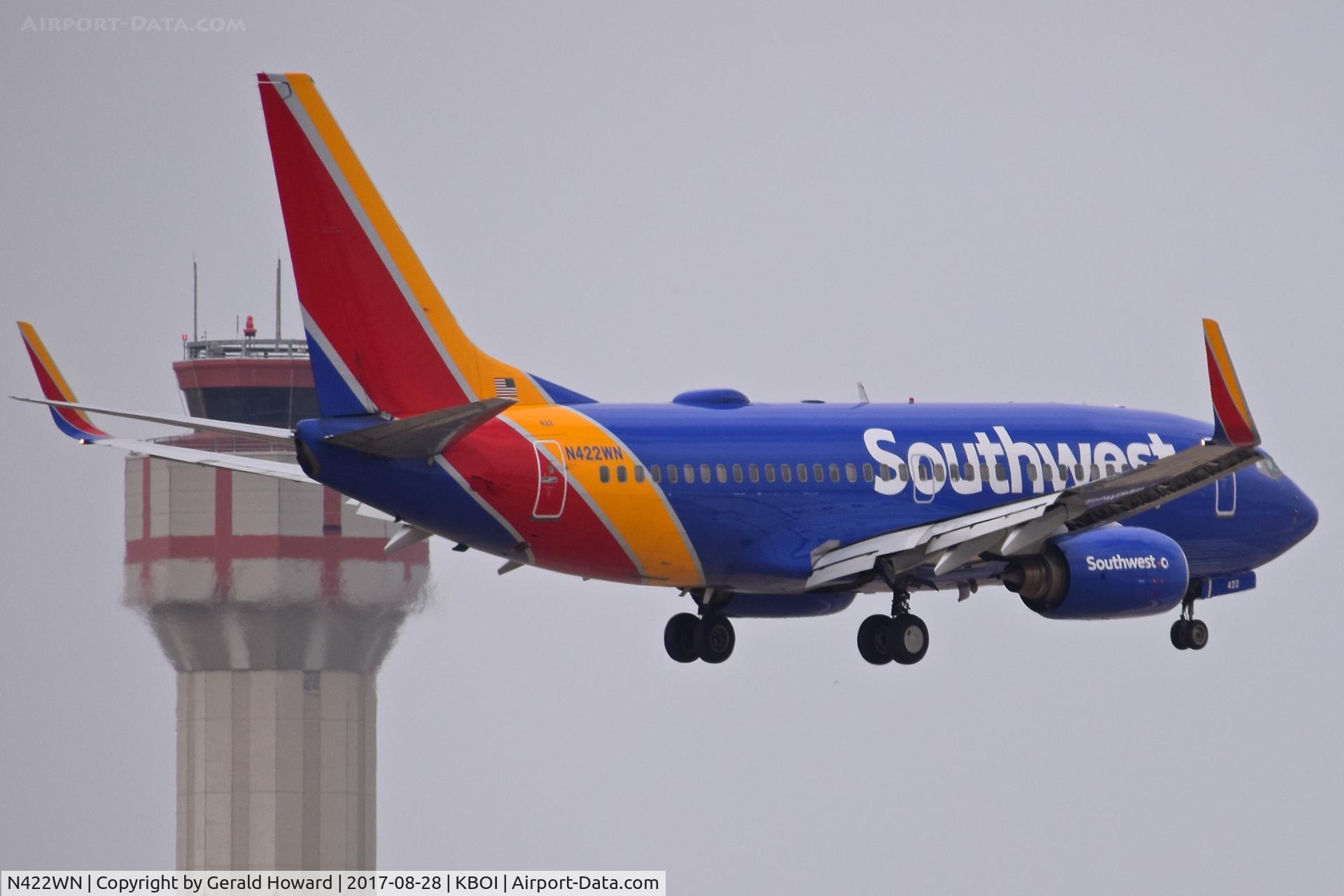 N422WN, 2002 Boeing 737-7H4 C/N 29826, Landing RWY 28L.