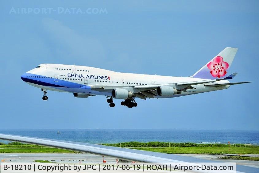 B-18210, 2004 Boeing 747-409 C/N 33734, Landing