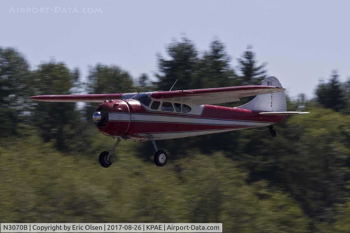 N3070B, 1952 Cessna 195B Businessliner C/N 7954, Cessna 195B landing
