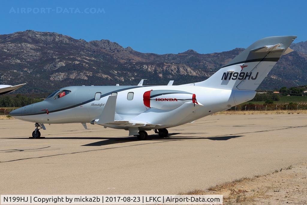 N199HJ, 2017 Honda HA-420 HondaJet C/N 42000055, Parked