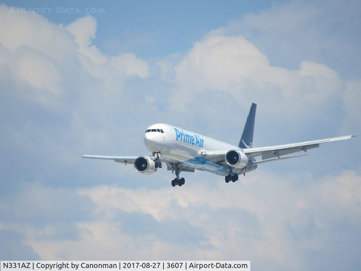 N331AZ, 1991 Boeing 767-319/ER C/N 24875, Landing