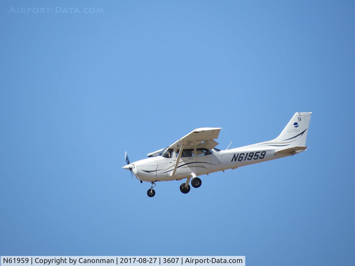 N61959, 2008 Cessna 172R C/N 17281542, Landing