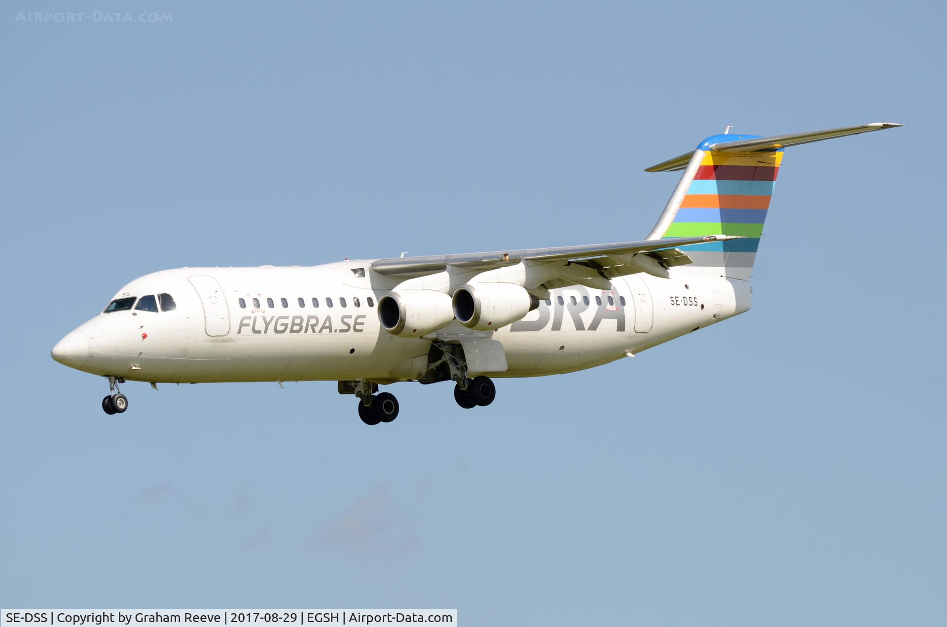 SE-DSS, 1994 British Aerospace Avro 146-RJ100 C/N E3245, Landing at Norwich.